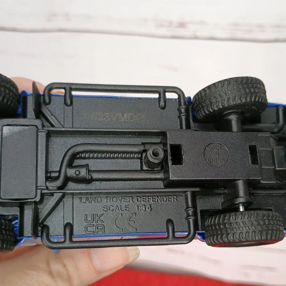 Breyer Farms Diecast Land Rover Defender Toy Car 1:32 Scale Model Blue & Silver‎